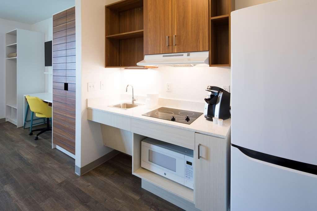 Uptown Suites Extended Stay Austin Tx - Round Rock Room photo